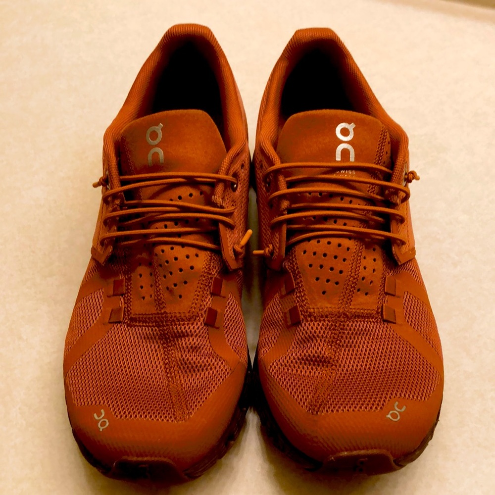 ON Cloud Monochrome Women’s Shoes - like new! No signs of wear.